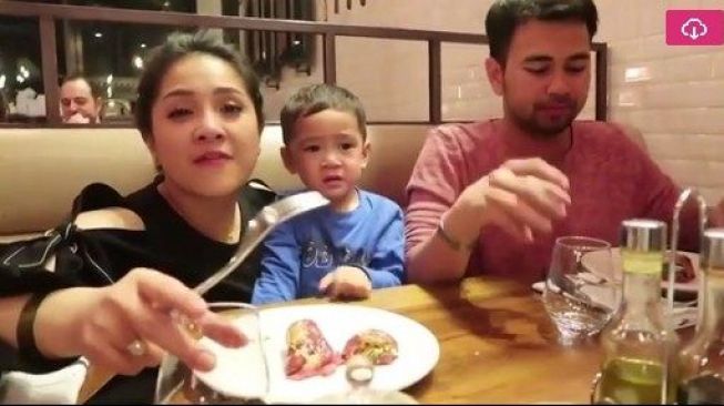  Raffi Ahmad Liburan Warganet Sekali Makan Bisa Beli Motor 