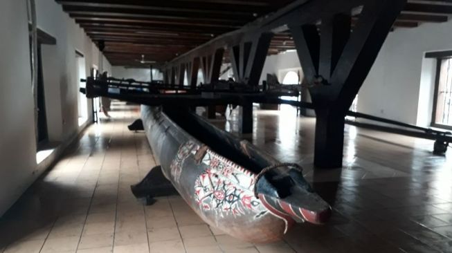 Kapal Bersejarah Milik Indonesia Nyaris Terbakar di Museum ...