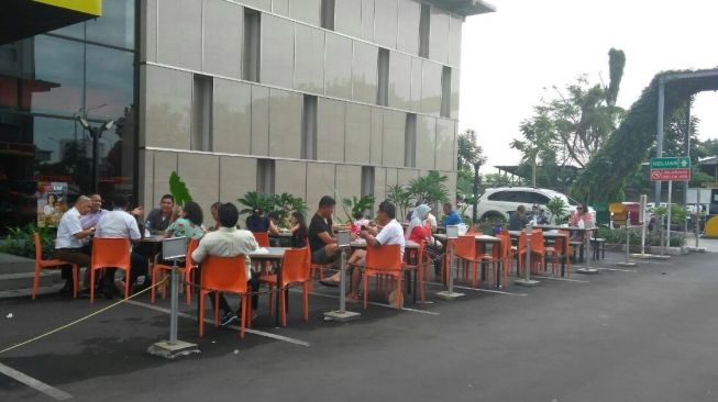 Aneka Kuliner Kaki Lima yang Menggoda di Green Pramuka Square