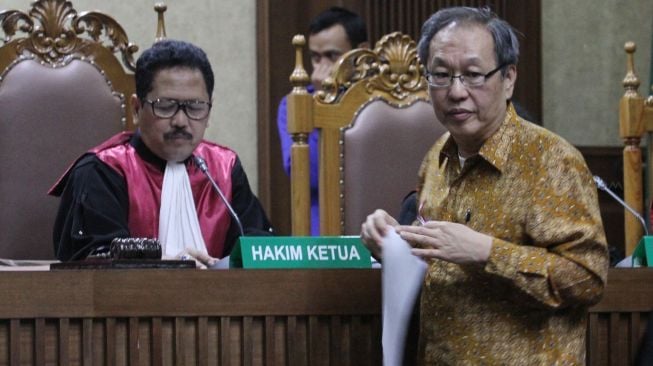 Sidang lanjutan kasus dugaan korupsi proyek e-KTP dengan terdakwa Setya Novanto, kembali digelar di Pengadilan Tipikor, Jakarta, Senin (22/1/2018), dengan salah satu saksi yakni pengusaha Made Oka Masagung. [Suara.com/Oke Atmaja]