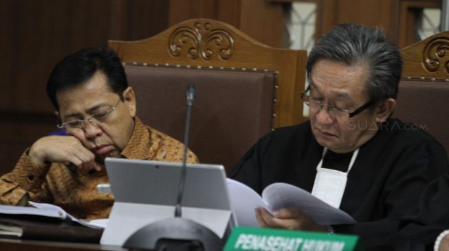Sidang lanjutan kasus dugaan korupsi proyek e-KTP dengan terdakwa Setya Novanto, kembali digelar di Pengadilan Tipikor, Jakarta, Senin (22/1/2018), dengan salah satu saksi yakni pengusaha Made Oka Masagung. [Suara.com/Oke Atmaja]