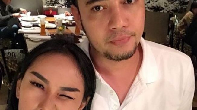 Kalina Ocktaranny bersama suami, Muhammad Hendrayan (Instagram)