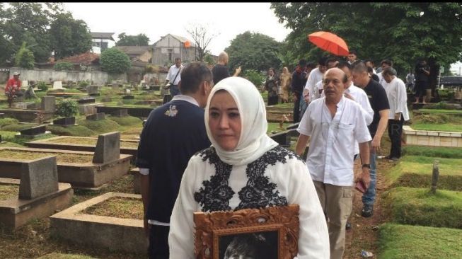 Potret Duka Istri Almarhum Sys NS