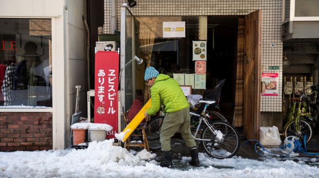 Tokyo Dilanda Musim Salju Terburuk, Fasilitas Publik Lumpuh