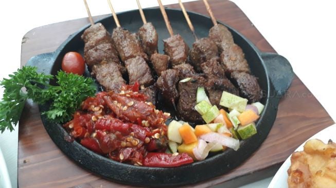 Sate daging di Sajian Sambara. (suara.com/Dinda Rachmawati)