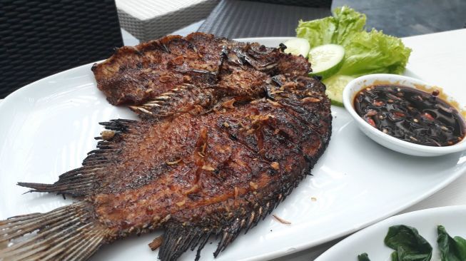 Ikan bakar ala Sajian Sambara. (suara.com/Dinda Rachmawati)