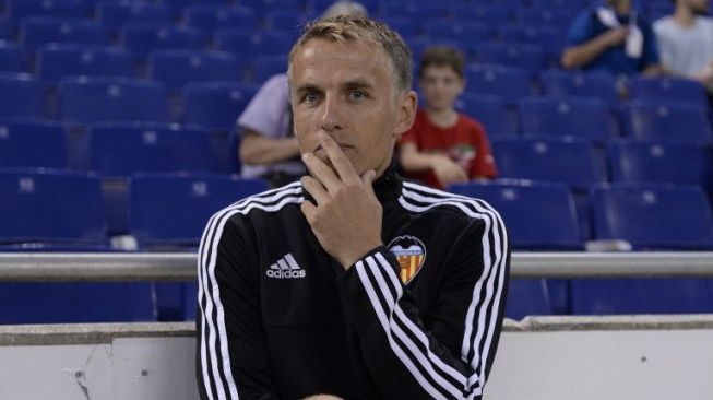 Phil Neville saat menjadi asisten klub Valencia. Josep LAGO / AFP
