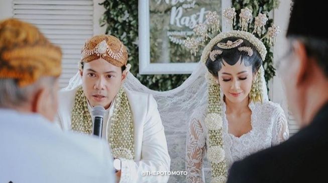 Ardina Rasti dan Arie Dwi Andika saat menikah. (Instagram)