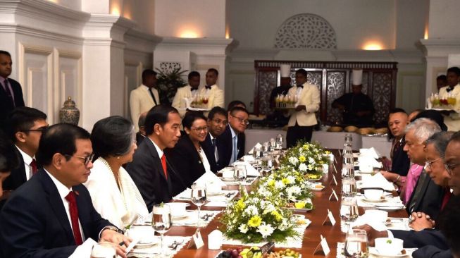 Sembari Sarapan dengan PM Sri Lanka, Jokowi Bicarakan Proyek