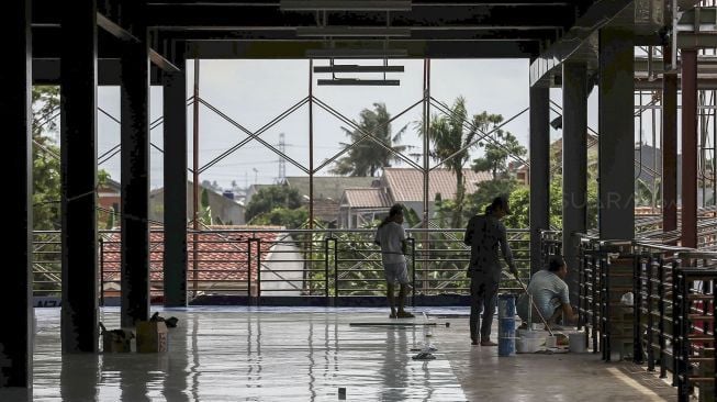 Proyek pembangunan Terminal Bus Pondok Cabe di Tangerang Selatan, Banten, Kamis (25/1).