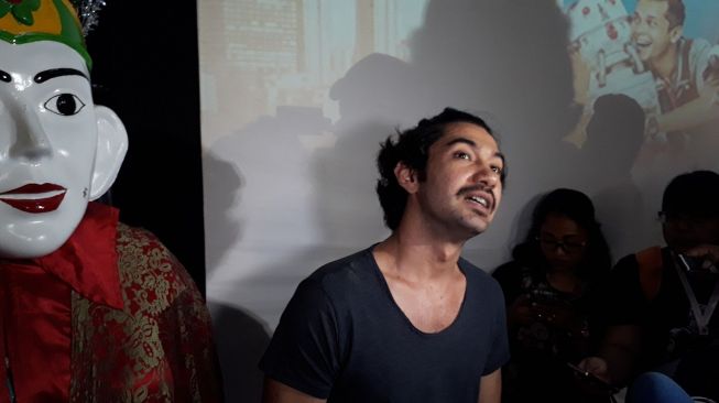 Reza Rahadian saat ditemui di Karnos Studio, Cibubur, Jakarta Timur, Rabu (23/1/2018). [Suara.com/Wahyu Tri Laksono]