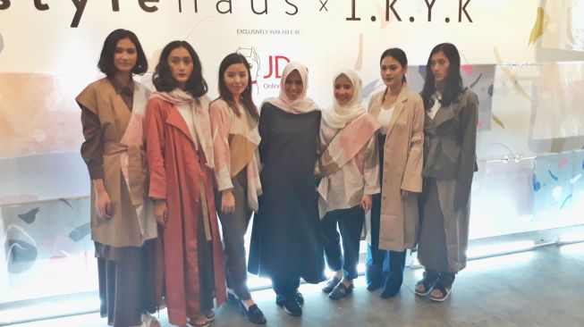 Label Modest Wear I.K.Y.K rilis koleksi terbaru. (suara.com/Dinda Rachmawati)