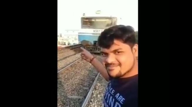 Selfie Lima Kali Lebih Mematikan dari Serangan Hiu