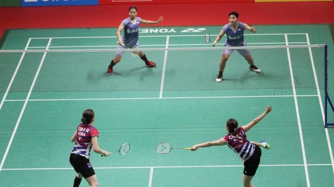 Ganda putri unggulan kedelapan asal Indonesia Apriani Rahayu dan Greysia Polii melawan ganda putri asal Korea Selatan Chae Yoo Jung dan Hye Rin Kim dalam babak perempat final Indonesia Masters 2018 di Istora Senayan, Jakarta, Jumat (26/1).