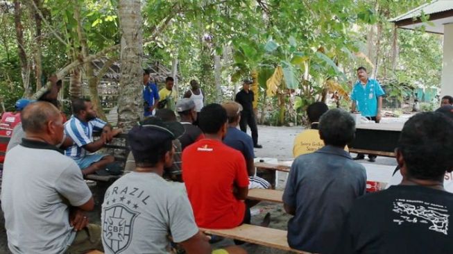 Pelatihan Limar untuk masyarakat Pulau Arbore, Raja Ampat. (dok UKO)