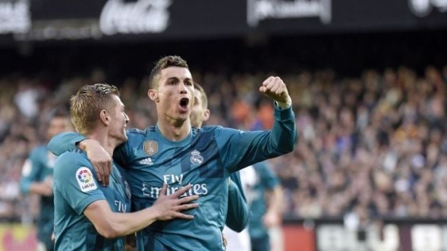 Cristiano Ronaldo rayakan golnya ke gawang Valencia [AFP]