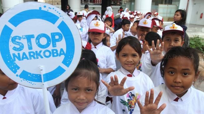 Memberikan pengetahuan tentang bahaya narkoba.