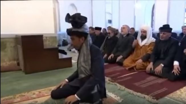 Viral, Presiden Jokowi Mengimami Salat Presiden Afghanistan