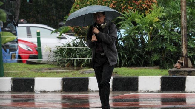 Prakiraan Cuaca Jakarta Rabu 8 Desember: Pagi dan Siang Hujan