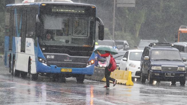 Prakiraan Cuaca Jakarta Selasa 18 Januari: Pagi dan Siang Sebagian Besar Wilayah DKI Hujan