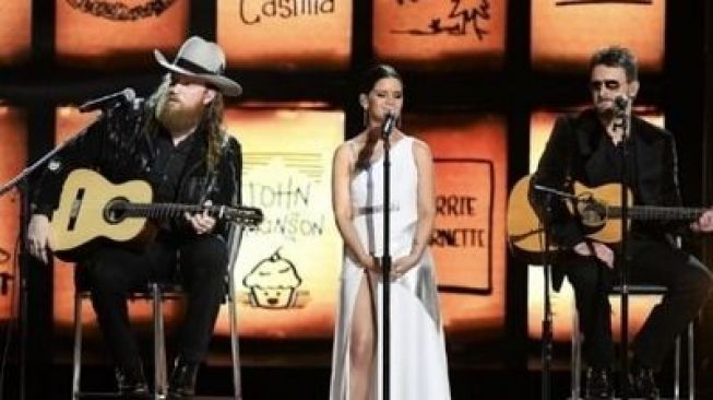 Lantunkan Tears In Heaven di Grammy untuk Kenang Korban Las vegas