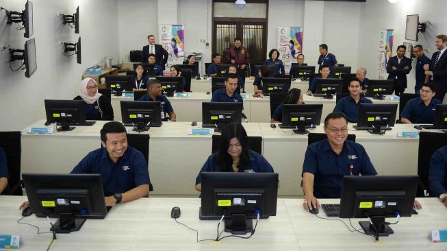 Suasana ruang pengendali operasi utama (MOC) Panitia Pelaksana Asian Games 2018 (INASGOC) di Jakarta, Rabu (31/1).