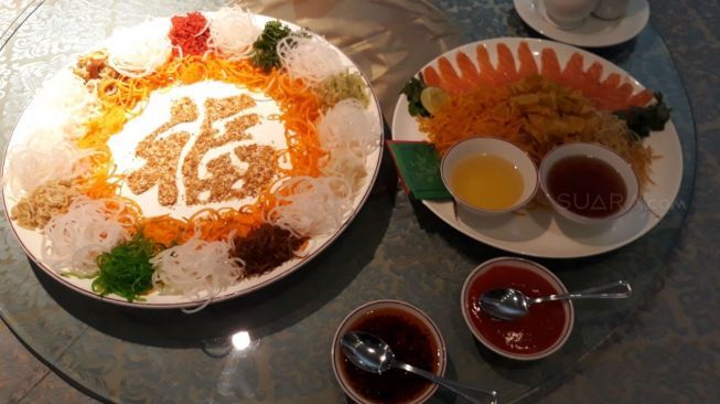 Hidangan Spesial Imlek Yu Sheng Hadir di Resto Ini