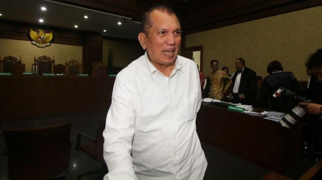 Berdalih Umrah, Chairuman Harahap Mangkir dari Panggilan KPK