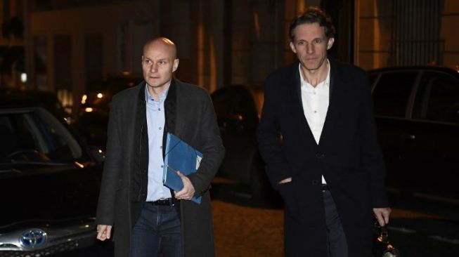 Tony Chapron (kiri) memenuhi panggilan Komite Disiplin FFF [AFP]