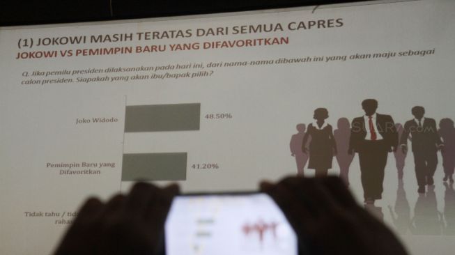 Lingkaran Survei Indonesia (LSI) Denny JA merilis survei terbaru empat nama yang berpotensi menjadi penantang Presiden Joko Widodo (Jokowi) pada pemilu 2019 di kantor LSI, Jakarta, Jumat, (2/2).