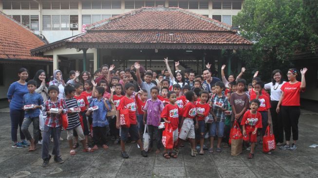 Redaksi suara.com mengunjungi panti asuhan Desa Putera di Jakarta, Jumat, (2/2).