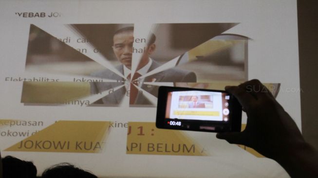 Lingkaran Survei Indonesia (LSI) Denny JA merilis survei terbaru empat nama yang berpotensi menjadi penantang Presiden Joko Widodo (Jokowi) pada pemilu 2019 di kantor LSI, Jakarta, Jumat, (2/2).
