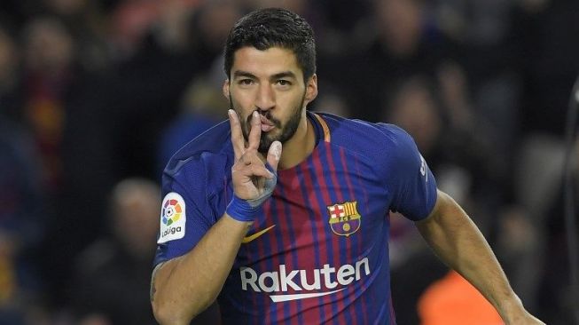 Pemain Barcelona Luis Suarez rayakan golnya ke gawang Valencia [AFP]