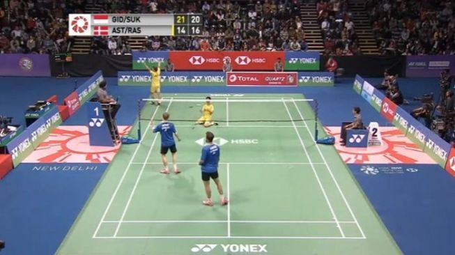 Marcus Fernaldi Gideon/Kevin Sanjaya Sukamuljo menjadi juara India Open 2018, Minggu (4/1/2018). [bidik layar badvidliv.com]