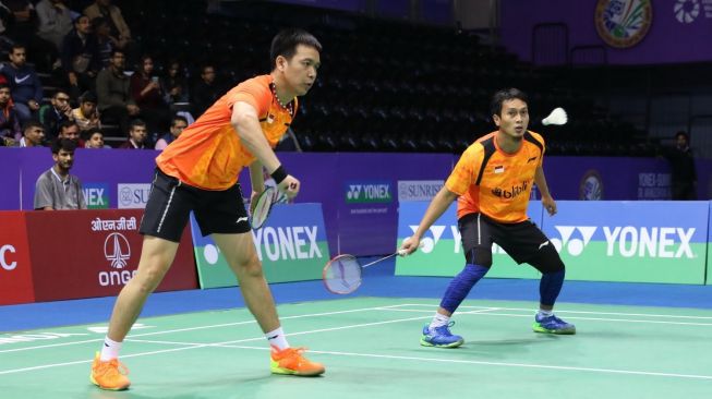 Pasangan ganda putra Indonesia, Hendra Setiawan/Mohammad Ahsan, di semifinal India Open, Sabtu (3/2/2018). [Humas PBSI]