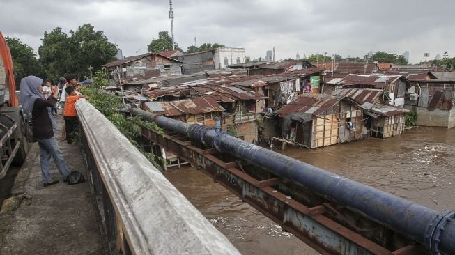 Ada Tanggul Era Ahok, Warga Kampung Pulo Santai Hadapi Banjir