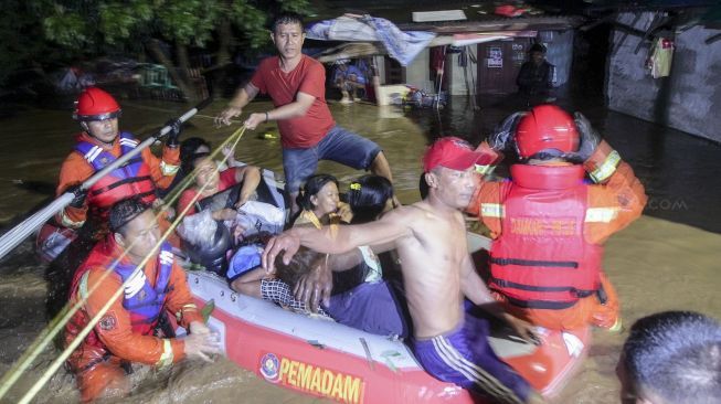 Jakarta Banjir Parah, Kemensos Aktifkan 81 Kampung Siaga Bencana