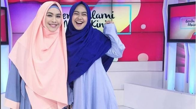 Oki Setiana Dewi dan Ria Ricis. (Instagram)