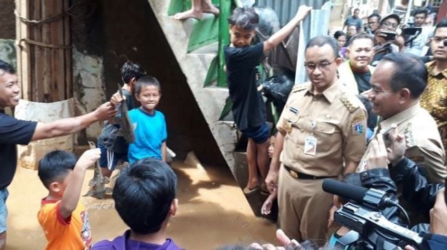 Banjir, Anies Pastikan Geser Warga di Bantaran Ciliwung ke Rusun