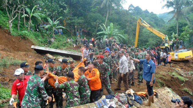 Lima Korban Longsor Cijeruk Ditemukan