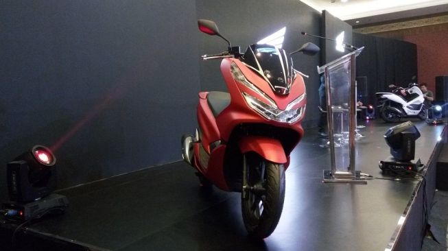 All New Honda PCX dipamerkan di Jakarta, Rabu (7/2). [Suara.com/Liberty Jemadu]