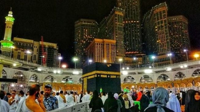 Dugaan Pelecehan Seksual di Depan Kakbah, Jemaah Umrah Asal Indonesia Dihukum 2 Tahun Penjara dan Denda Rp200 Juta