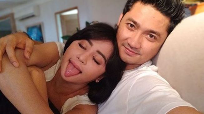 Dewi Perssik dan Angga Wijaya. (Sumber: Instagram)