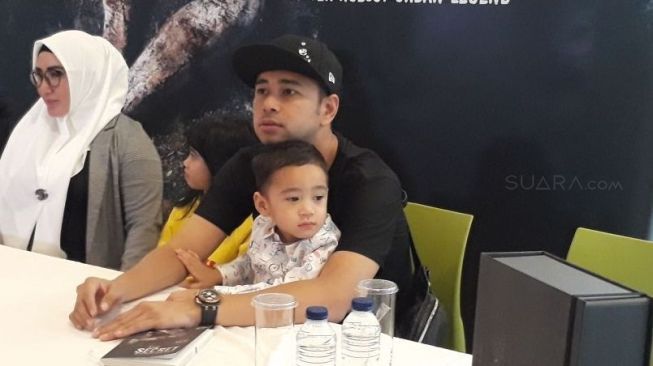 Bukannya Senang, Rafathar Justru Nangis Saat Dibelikan Mainan Baim Wong