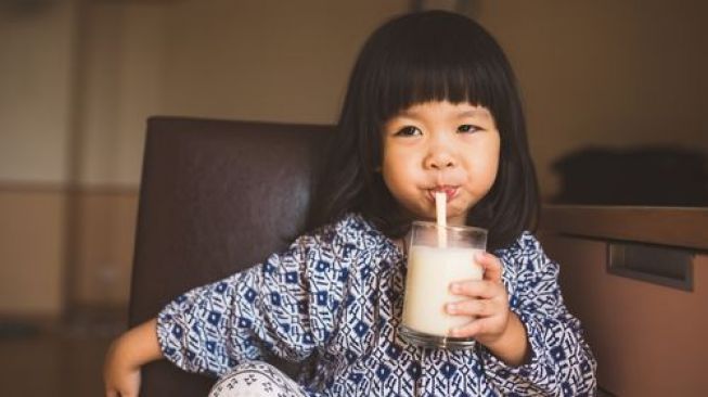 Biasa Minum Susu Sebelum Tidur Ketahui Kelebihan Dan Kekurangannya