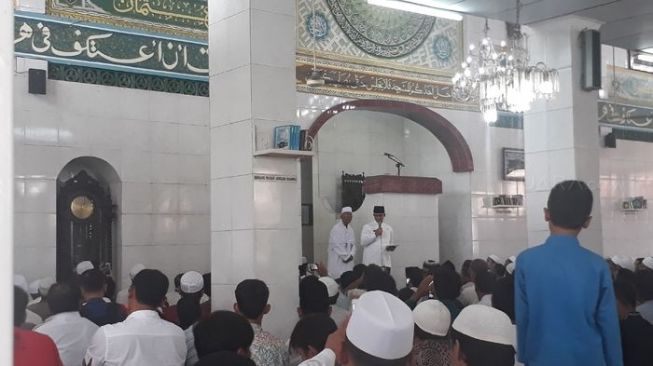 Anies Jumatan di Masjid yang Kebanjiran, Kiai: Saya Gak Ngundang