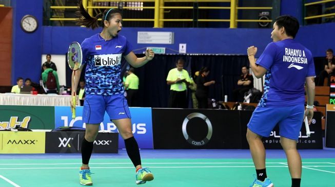 Pasangan ganda putri, Greysia Polii/Apriyani Rahayu, turut berkontribusi besar membawa Indonesia lolos ke semifinal Kejuaraan Beregu Asia 2018 dengan mengalahkan India, 3-1, Jumat (9/2/2018). [Humas PBSI]