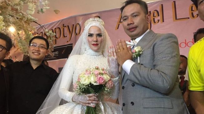Vicky Prasetyo dan Angel Lelga resmi menjadi suami istri (Sumarni/Suara.com)
