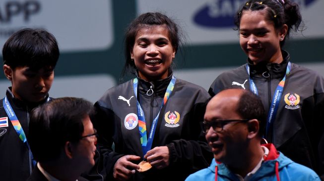 Angkat Besi Indonesia Bersinar di Test Event Asian Games