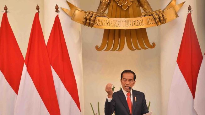 Presiden Joko WIdodo memberikan sambutan ketika membuka rapat kerja Kepala Perwakilan Republik Indonesia (KEPPRI) di Gedung Pancasila, Kemenlu, Jakarta, Senin (12/2).